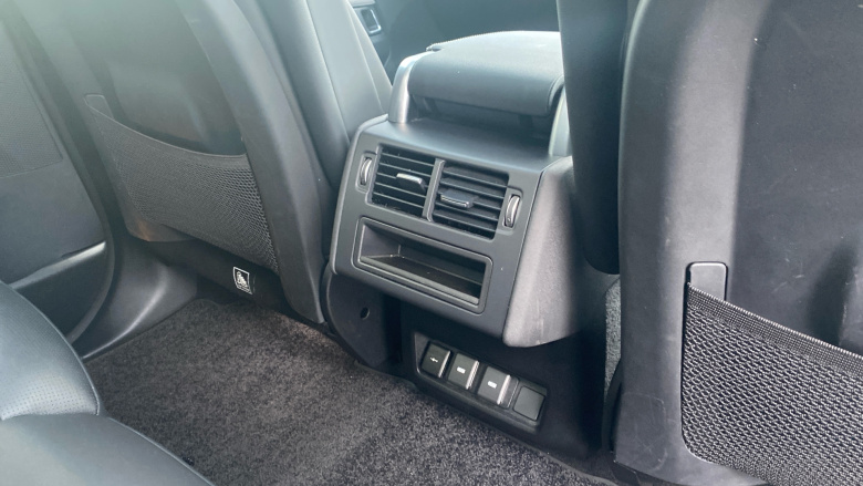 Land Rover Discovery 3.0 D300 Dynamic SE 5dr Auto Diesel Station Wagon